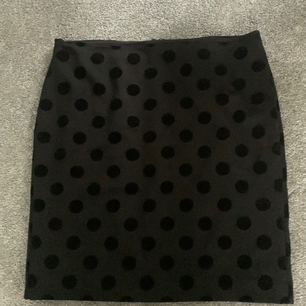 Banana republic skirt. Black with black dots. Stretchy material